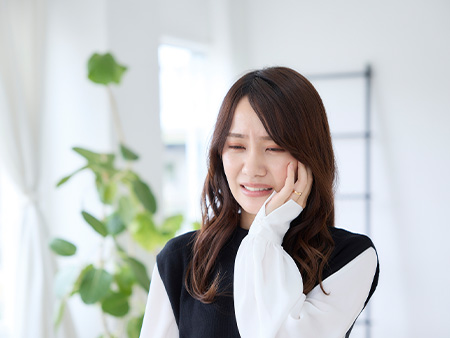お口の中に以下のような症状はありませんか？少しでも違和感がある場合は、お気軽に当院へご相談ください。