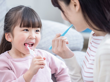 お子さまには仕上げ磨きを